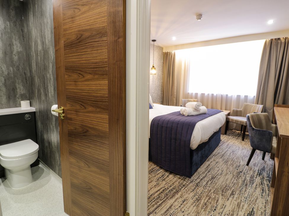 King Hotel Room - North Wales - 1168207 - thumbnail photo 8
