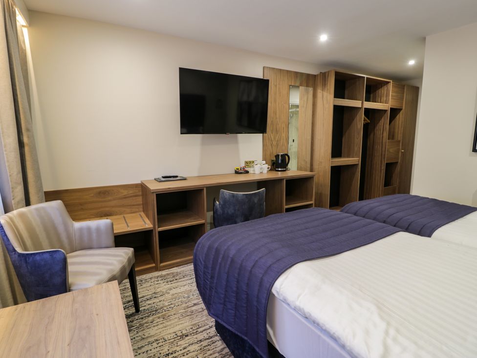 Twin Hotel Room - North Wales - 1168208 - thumbnail photo 6