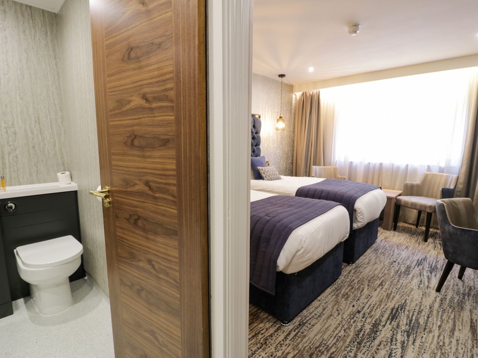 Twin Hotel Room - North Wales - 1168208 - thumbnail photo 7