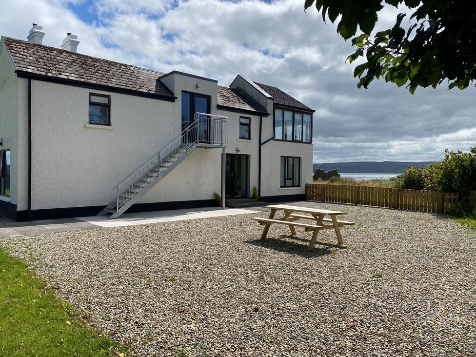 Sea View Lower Apartment - County Donegal - 1168267 - thumbnail photo 2