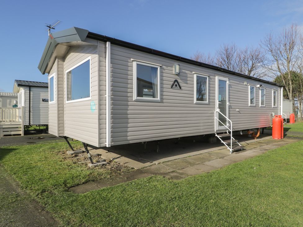 A mobile home with steps and gas canisters at Lido Gold 120 Prestatyn