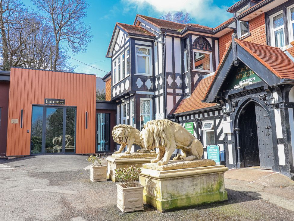 Entrance with lion statues and building features at Woodlands Gold (WO06) Ruthin