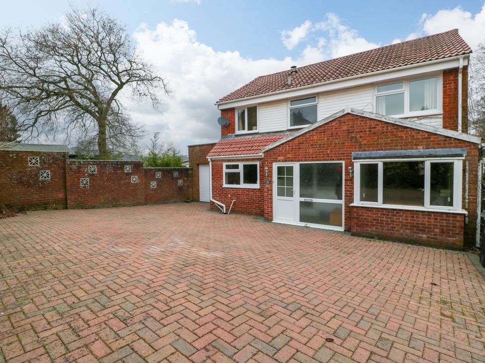 14 Birchwood Road - Cotswolds - 1168522 - thumbnail photo 2