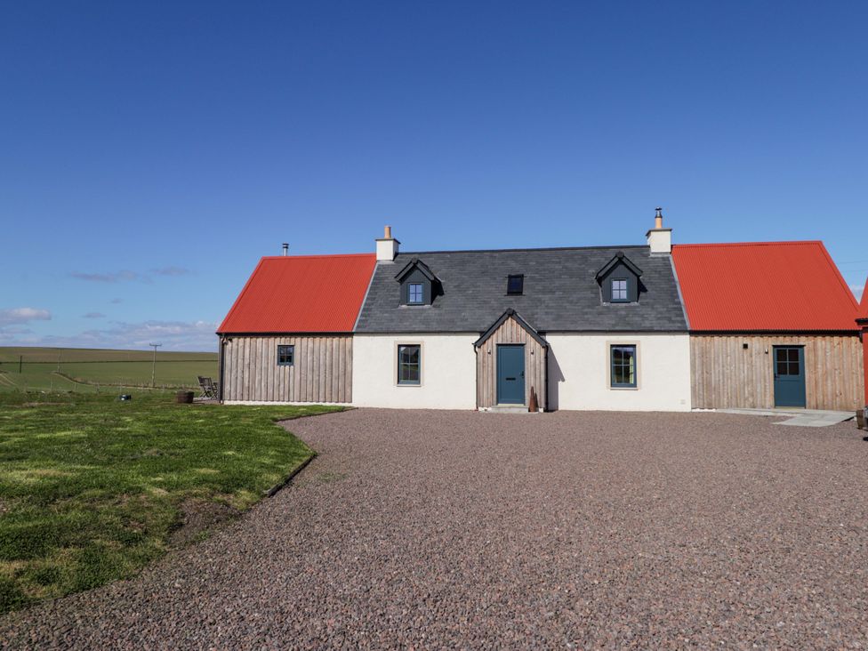 A house with red and grey roof at The Mandrel in Portmahomack