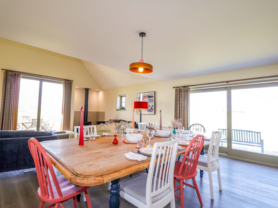 A dining room with a table and chairs at The Mandrel in Portmahomack