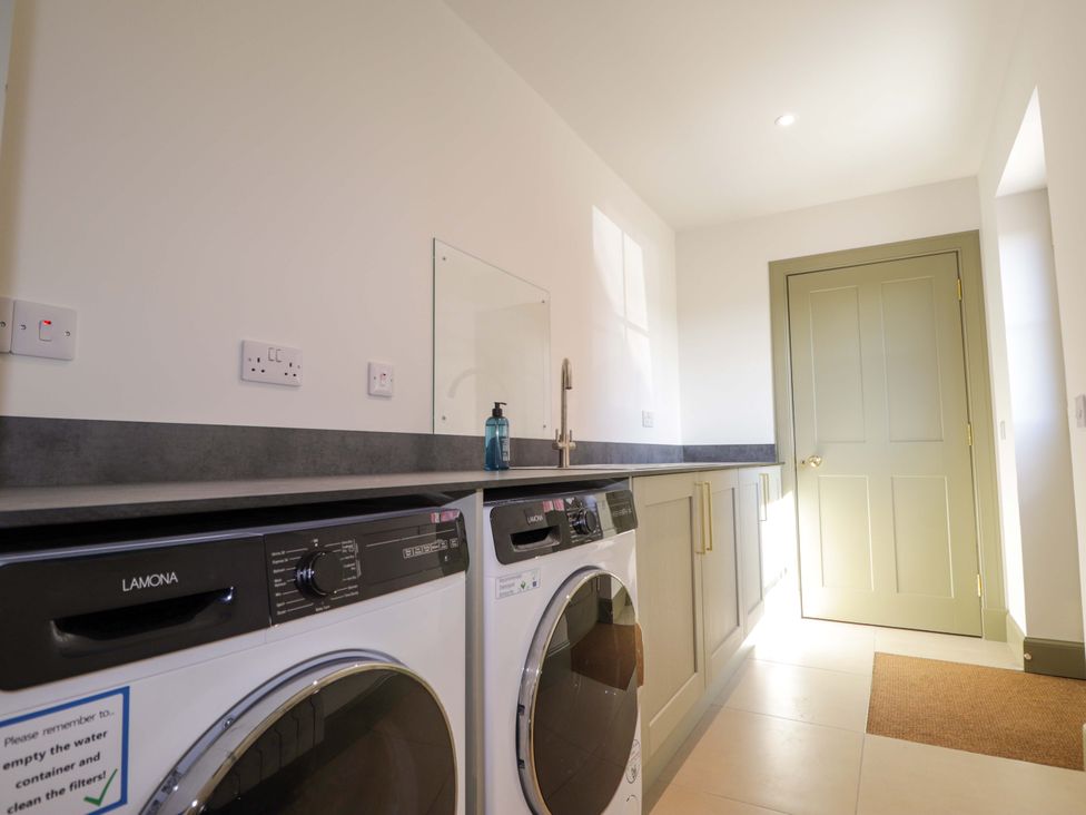 A laundry room with washing machine and dryer at The Mandrel in Portmahomack