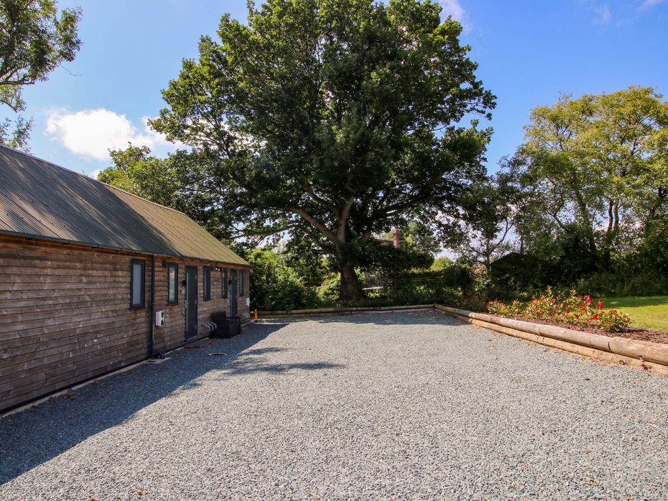 An outdoor area with gravel and a building at Stiper View Barn 1 Gravels Bank