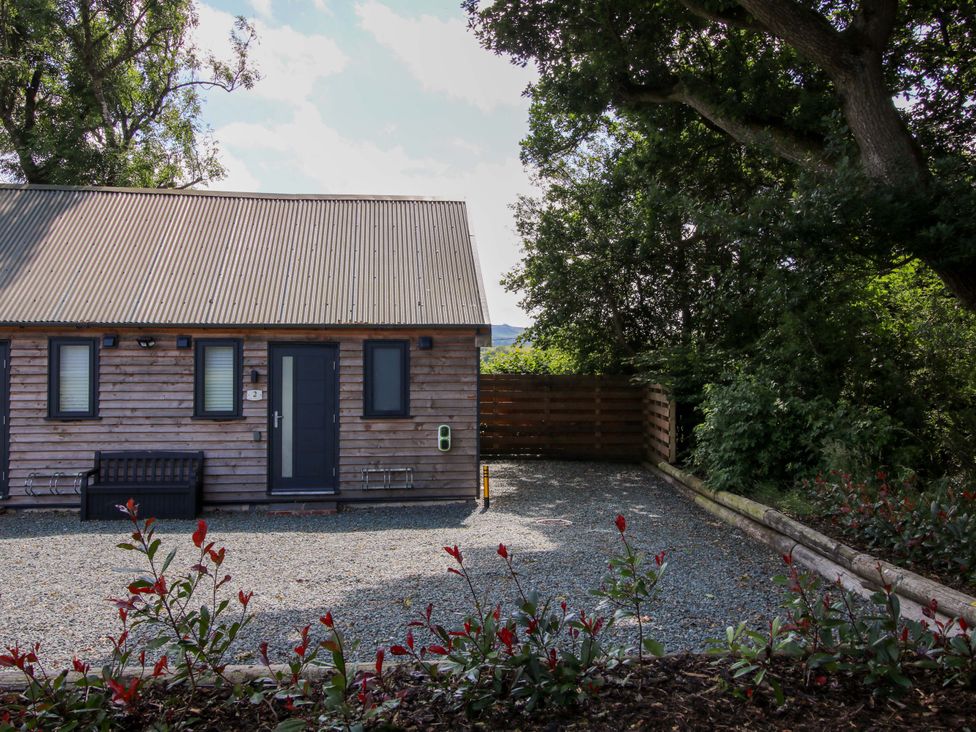A wooden cabin with gravel driveway at Stiper View Barn 2 Gravels Bank
