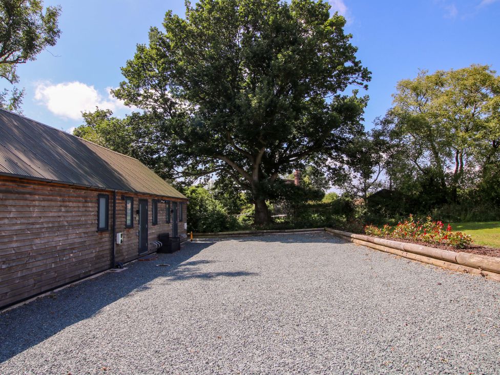 A building with gravel area and a tree at Stiper View Barn 2 Gravels Bank