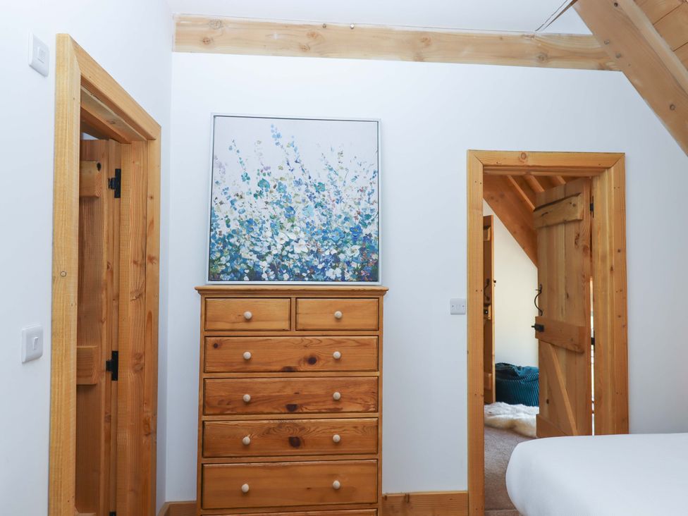 A chest of drawers and a painting in a bedroom at Pucklechurch in Kingsteignton