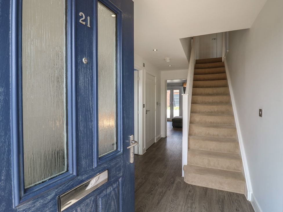 21 Skippers Way - Suffolk & Essex - 1168645 - thumbnail photo 3