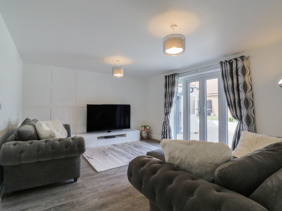 21 Skippers Way - Suffolk & Essex - 1168645 - thumbnail photo 5