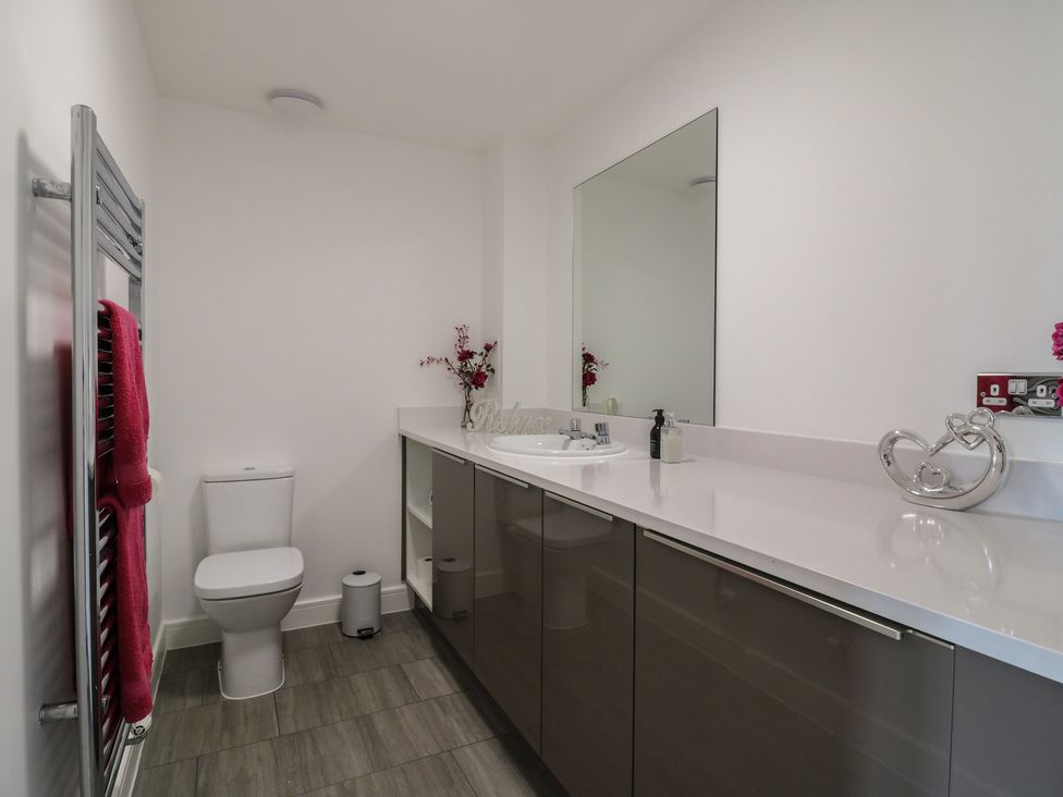21 Skippers Way - Suffolk & Essex - 1168645 - thumbnail photo 16