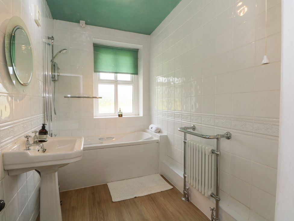 A bathroom with a bathtub and sink at Montclair in Buxton