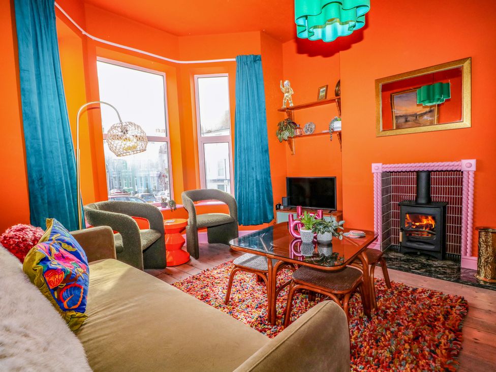 A living room with a fireplace and sofa at Hasting Heights in Hastings