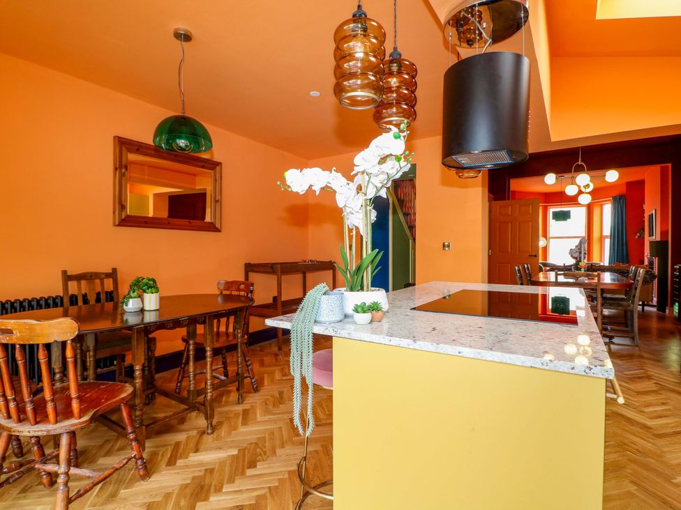 A dining room with a kitchen island and dining table at Hasting Heights in Hastings