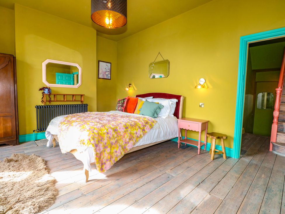 A bedroom with a bed and wardrobe at Hasting Heights in Hastings