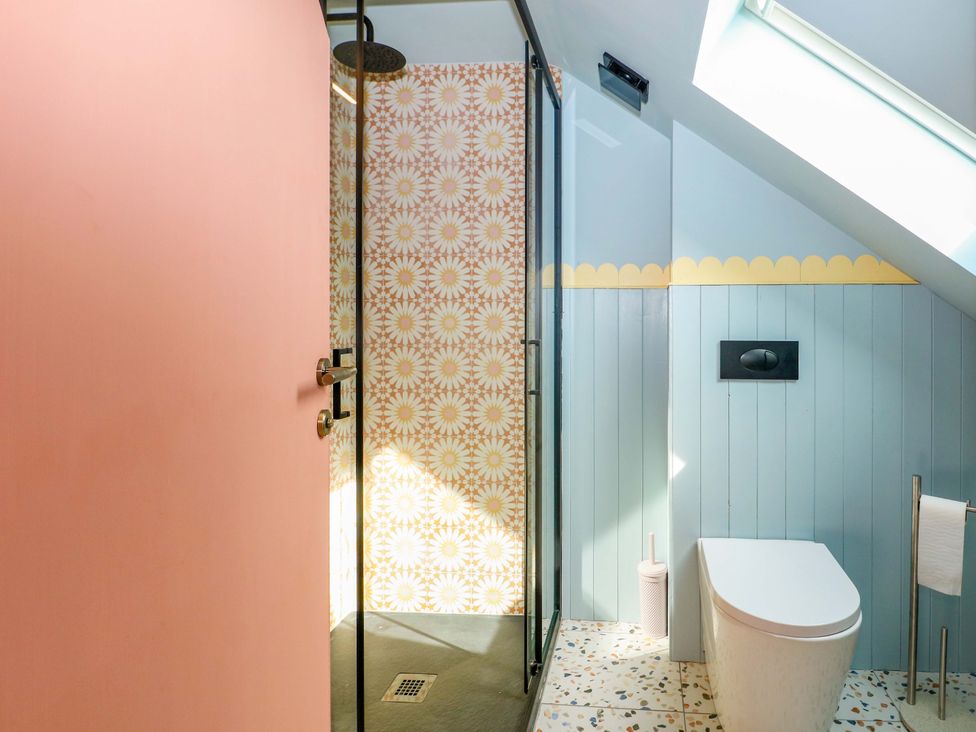 A bathroom with shower and toilet at Hasting Heights in Hastings