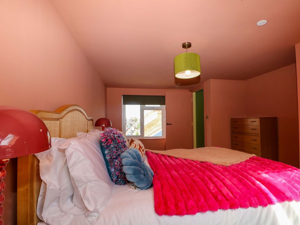 A bedroom with a bed and lamp at Hasting Heights in Hastings