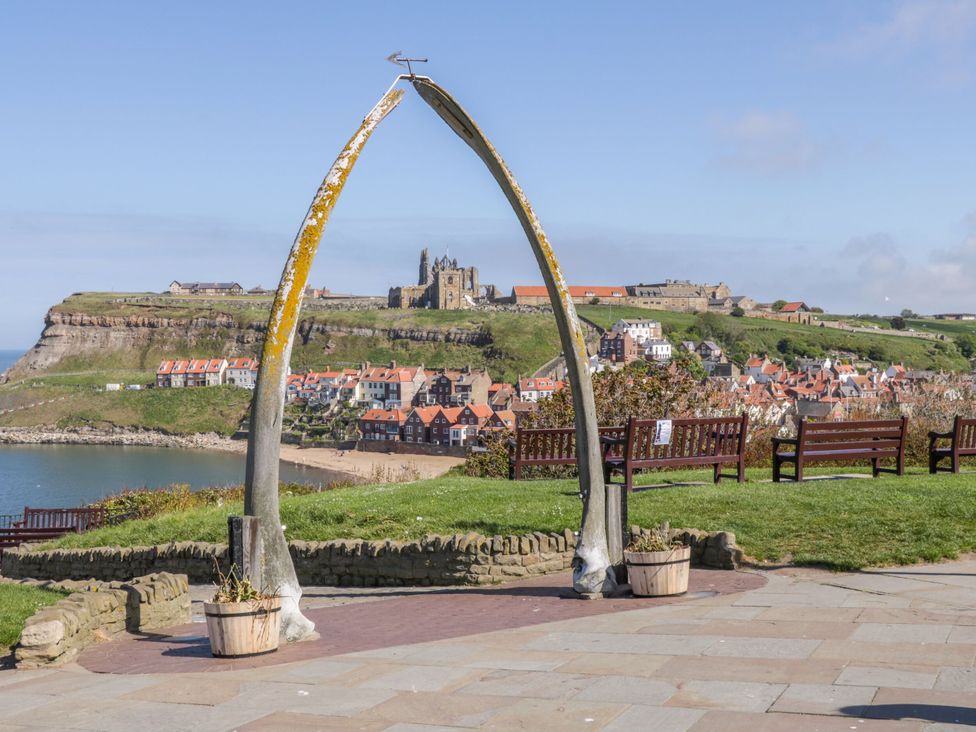 A whale bone arch with coastline and houses at Maple Lodge in Whitby