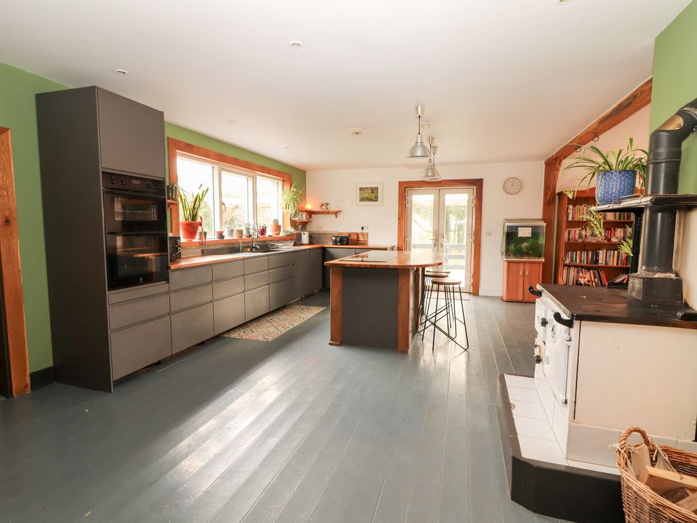 A kitchen with an island and an oven at Shanti Gher in Bantry