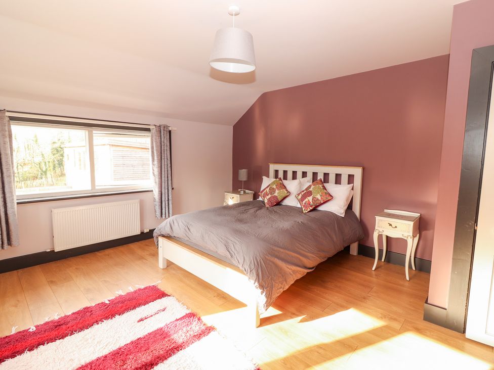 A bedroom with a bed and window at Shanti Gher in Bantry
