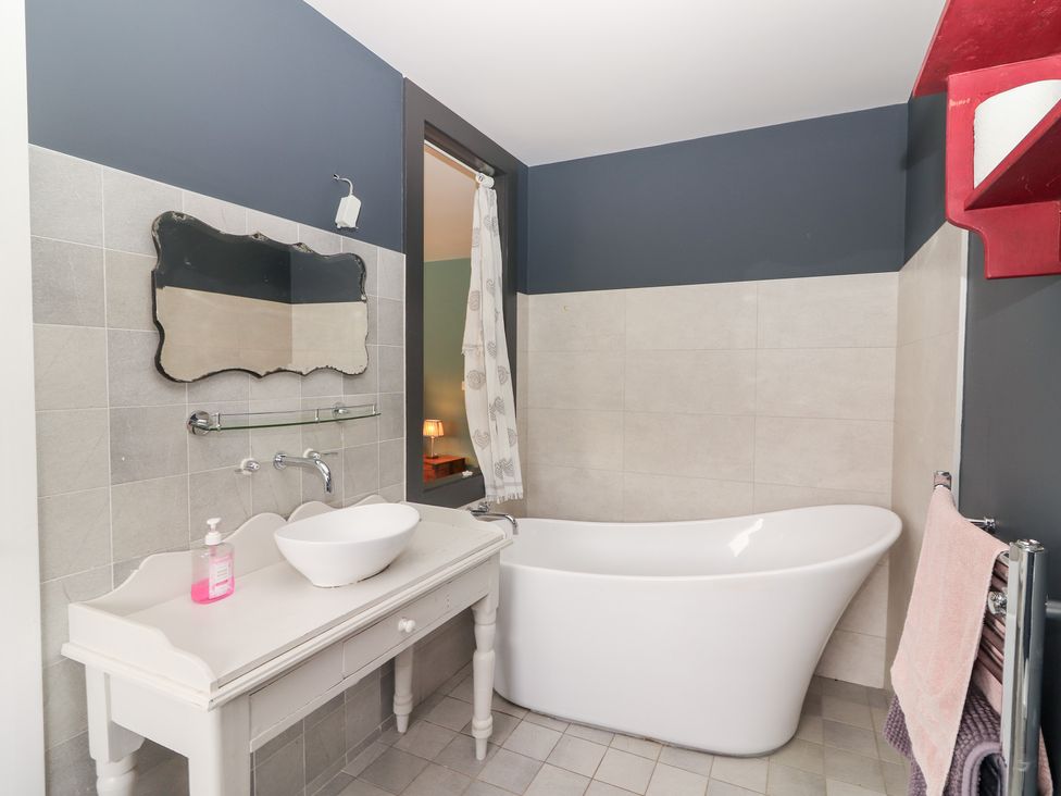 A bathroom with a bathtub and sink at Shanti Gher in Bantry