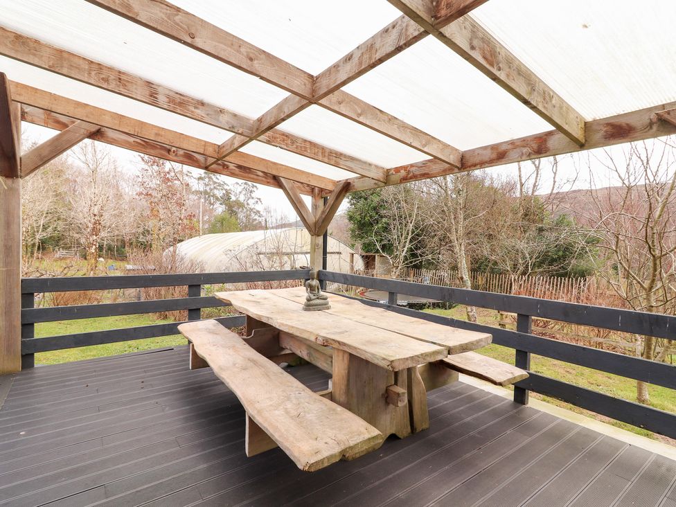 An outdoor area with a wooden table and benches at Shanti Gher in Bantry