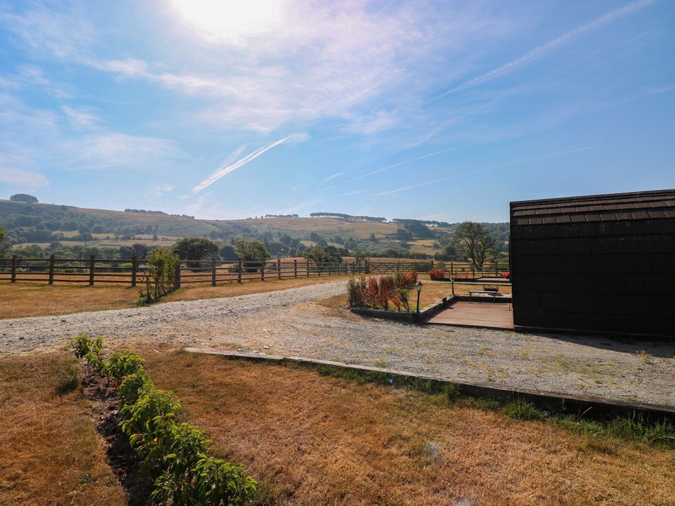 A view of a gravel path and hills at Ty Twt Teifi in Llanddewi-Brefi