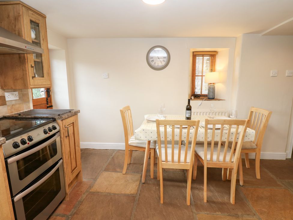 A kitchen with a dining table and chairs at Nick Jone in Richmond