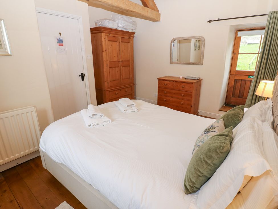 A bedroom with a bed and furniture at Nick Jone in Richmond