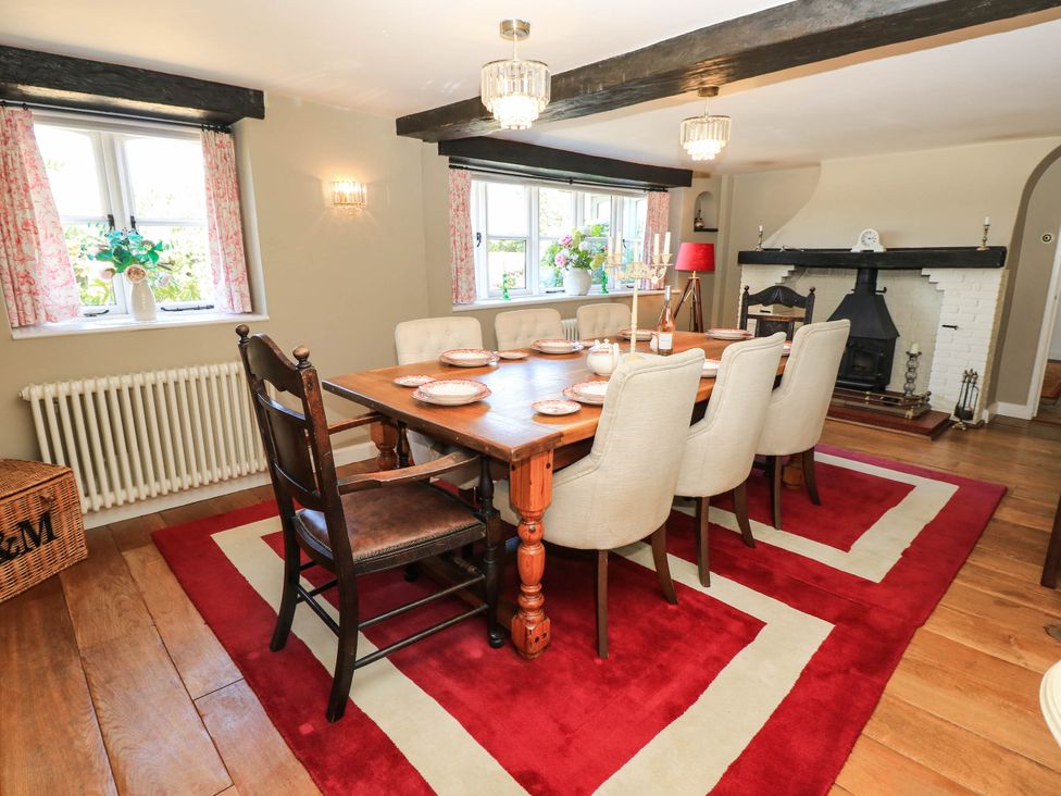 A dining room with a table and chairs at Beam Cottage in Warsash