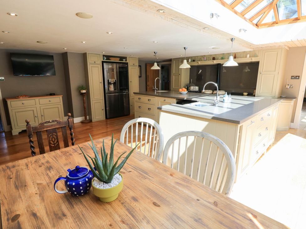 A kitchen with an island and a dining table at Beam Cottage in Warsash