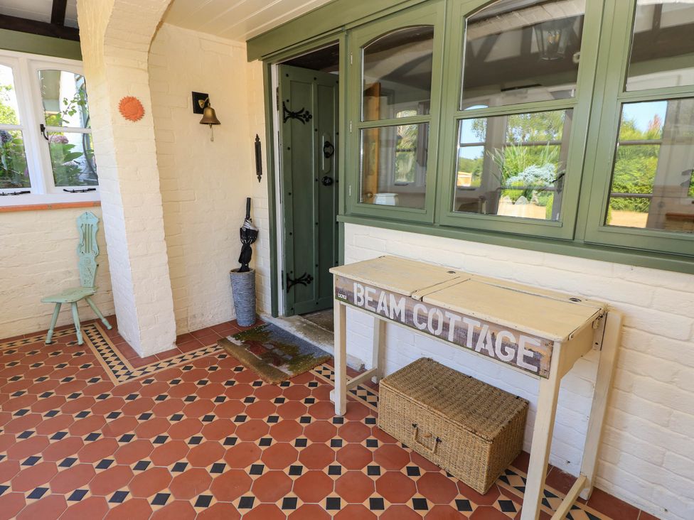An entrance area with a table and chair at Beam Cottage in Warsash