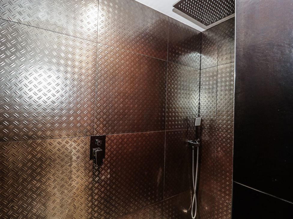 A shower area with metal wall panels at Number 7 Bishop Sutton