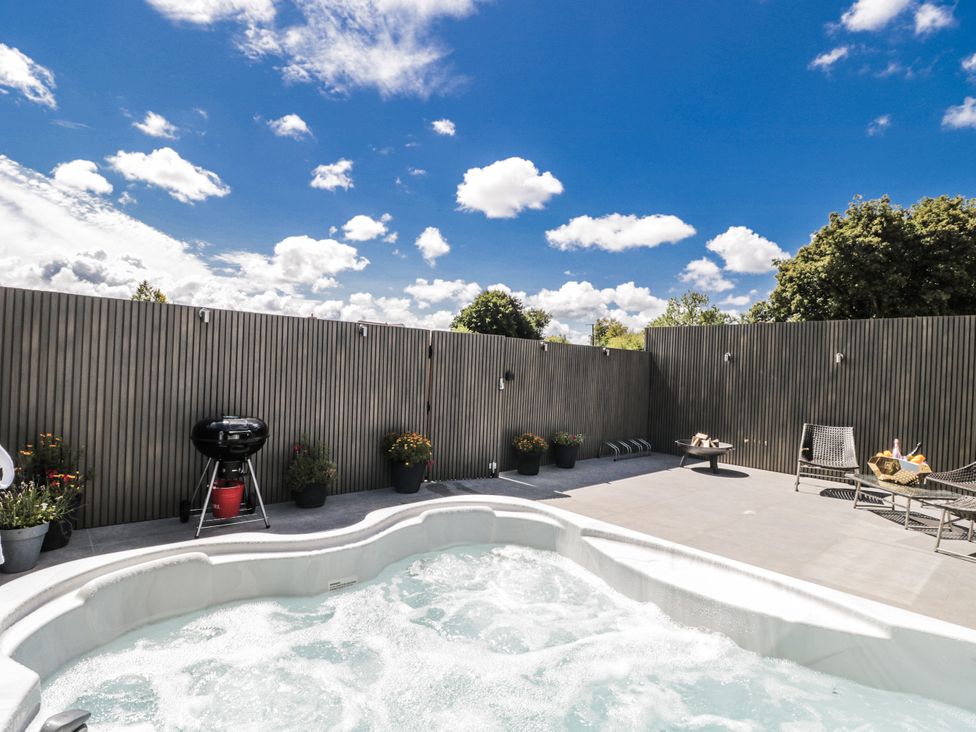 An outdoor space with a hot tub and grill at Number 7 in Bishop Sutton