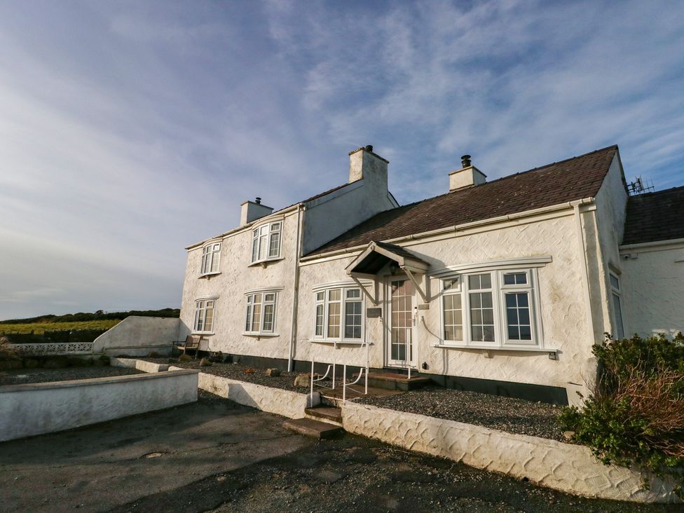 Fferm Porthdafarch South Farm House - North Wales - 1169120 - thumbnail photo 2