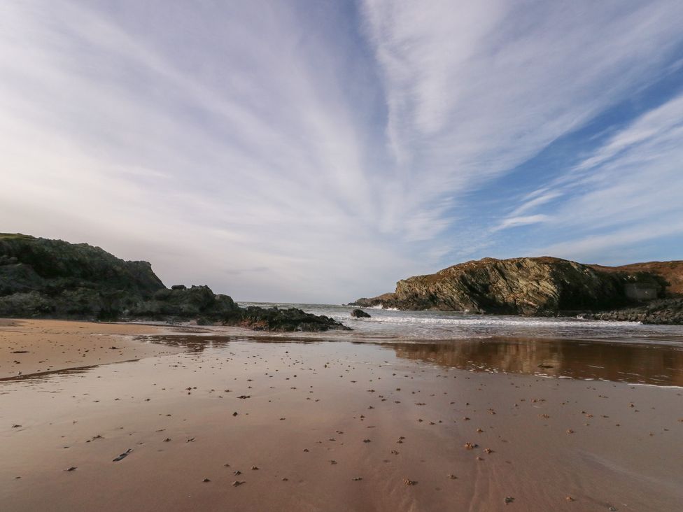 Fferm Porthdafarch South Farm House - North Wales - 1169120 - thumbnail photo 42