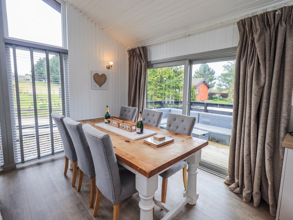 A dining room with a table and chairs at Fig Tree Lodge near Penrith