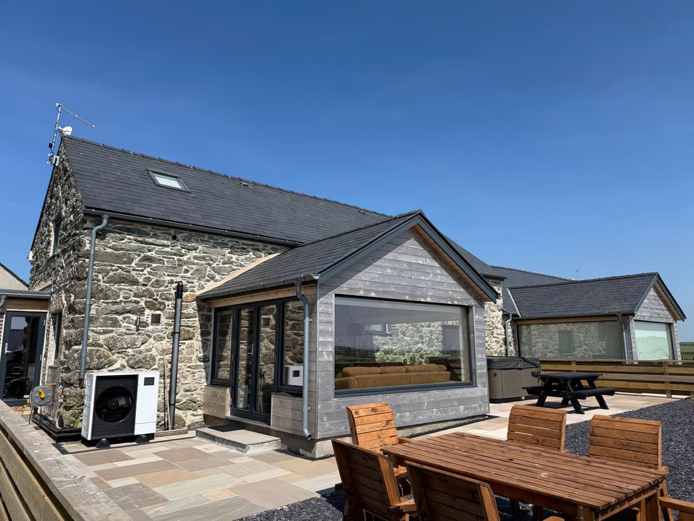 An outdoor area with a patio and seating at 3 Trem y Mor Llanfwrog near Llanfachraeth