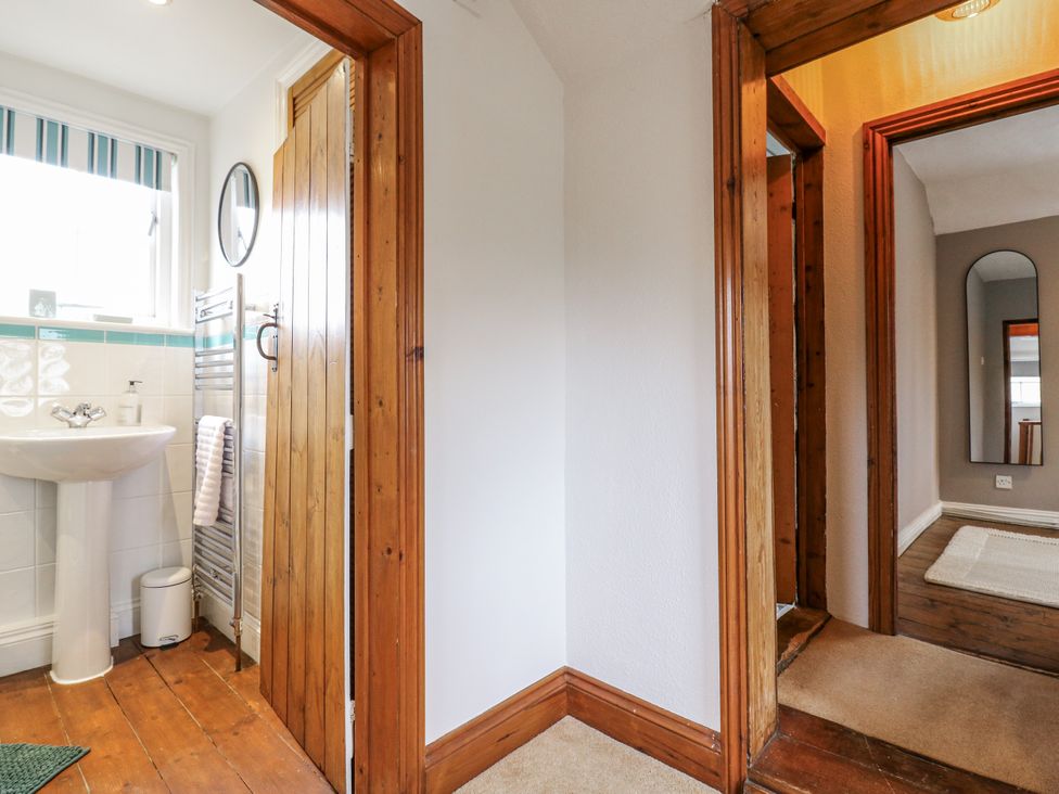 A bathroom with a sink and mirror at White Gates in Banham
