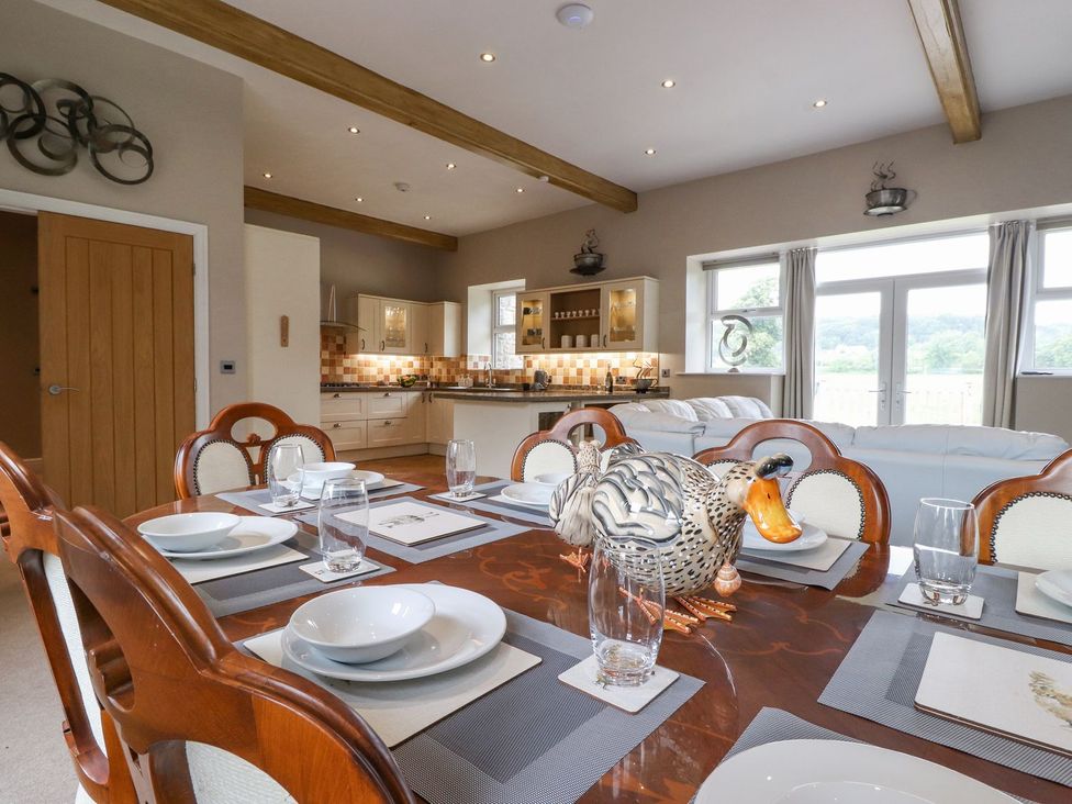 A dining room with table and chairs at The Gatehouse 