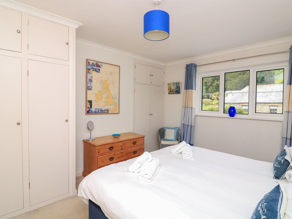 A bedroom with a bed and a chest of drawers at Eydon in Salcombe