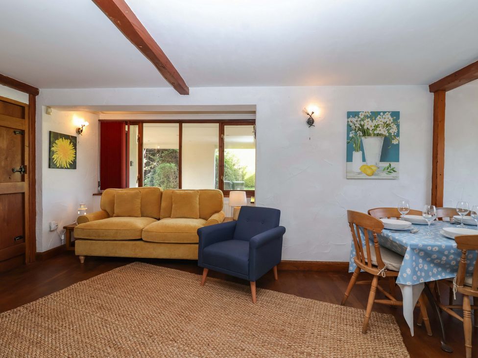 A dining room with a table and chairs at 1 Eastdon Cottages in Exeter