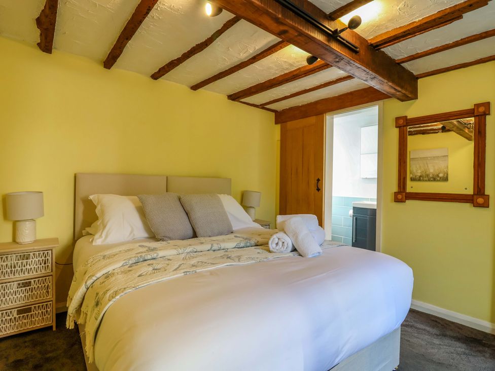 A bedroom with a bed and bedside tables at 1 Eastdon Cottages in Exeter