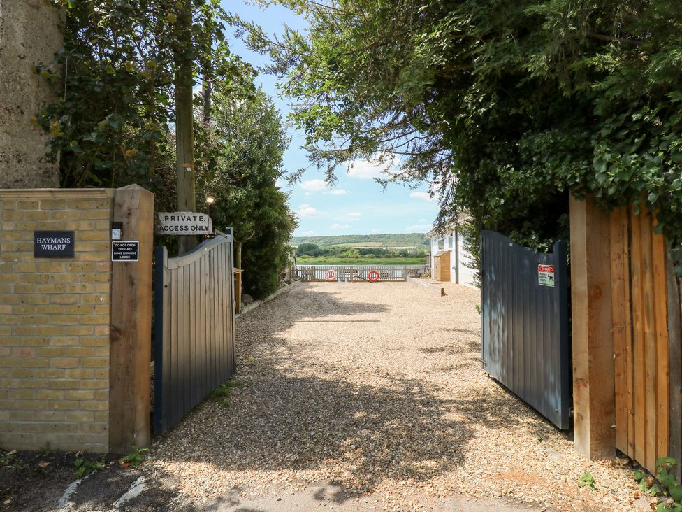 An entrance with a gate at Haymans Wharf in Wouldham