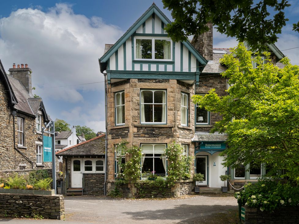 A building with a sign reading Rosemount in Windermere