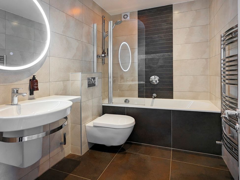 A bathroom with a sink, toilet, and bathtub at Rosemount Boutique in Windermere