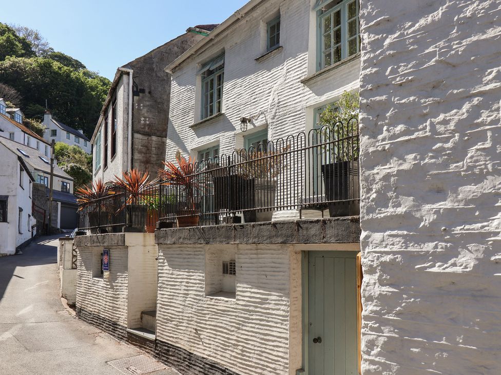 An exterior view of a building with potted plants at Teana Cottage in Polperro