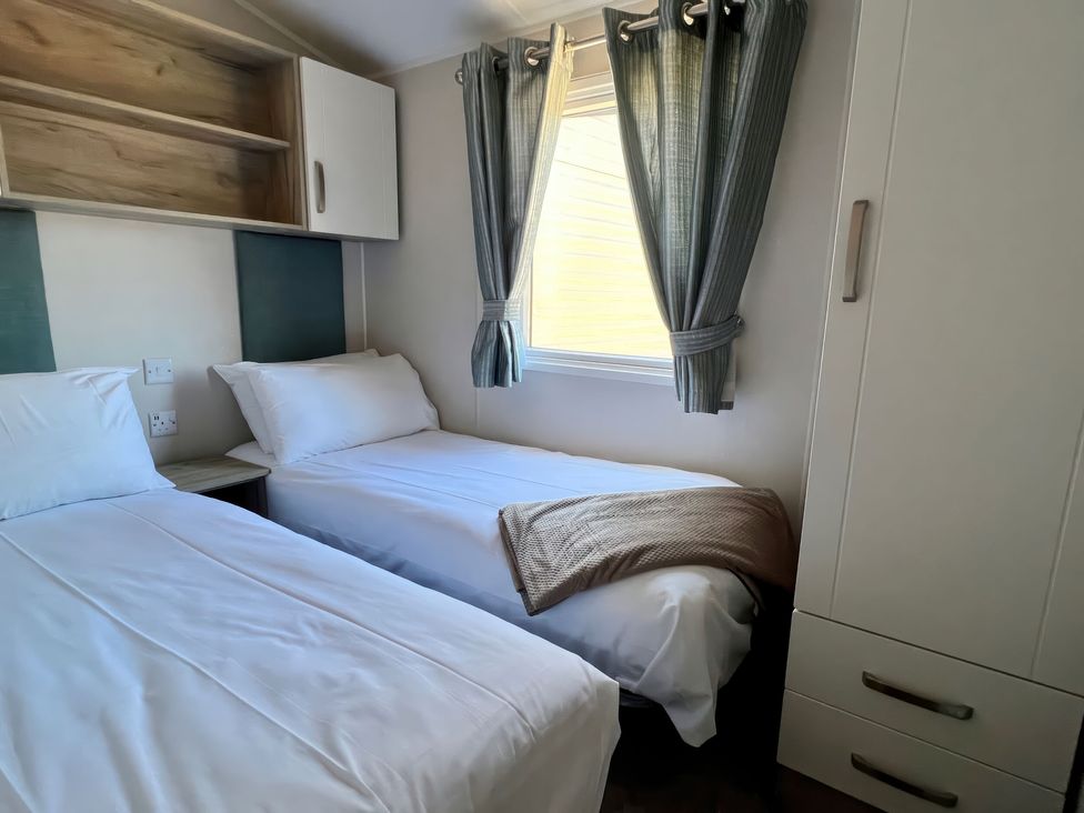 Bronze 2 Bed Caravan - Hayling Island - Hampshire - 1169541 - thumbnail photo 4